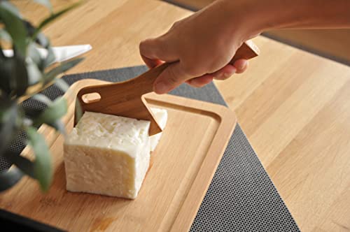 USRA Bamboo Kitchen Cheese Knife for Slicing Chopping or Push - Product Imagery