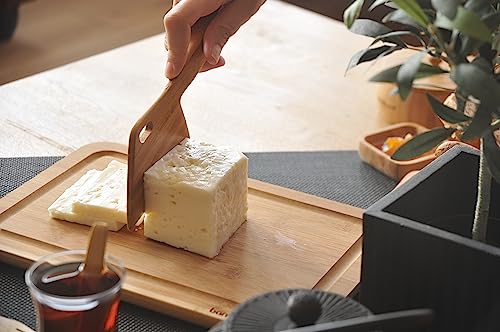 USRA Bamboo Kitchen Cheese Knife for Slicing Chopping or Push - Product Imagery