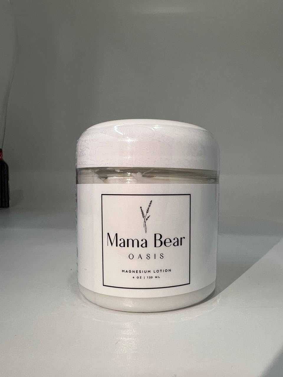 Mama Bear Oasis magnesium cream with arnica and lavender, 518g skin moisturizer for soothing and hydration.
