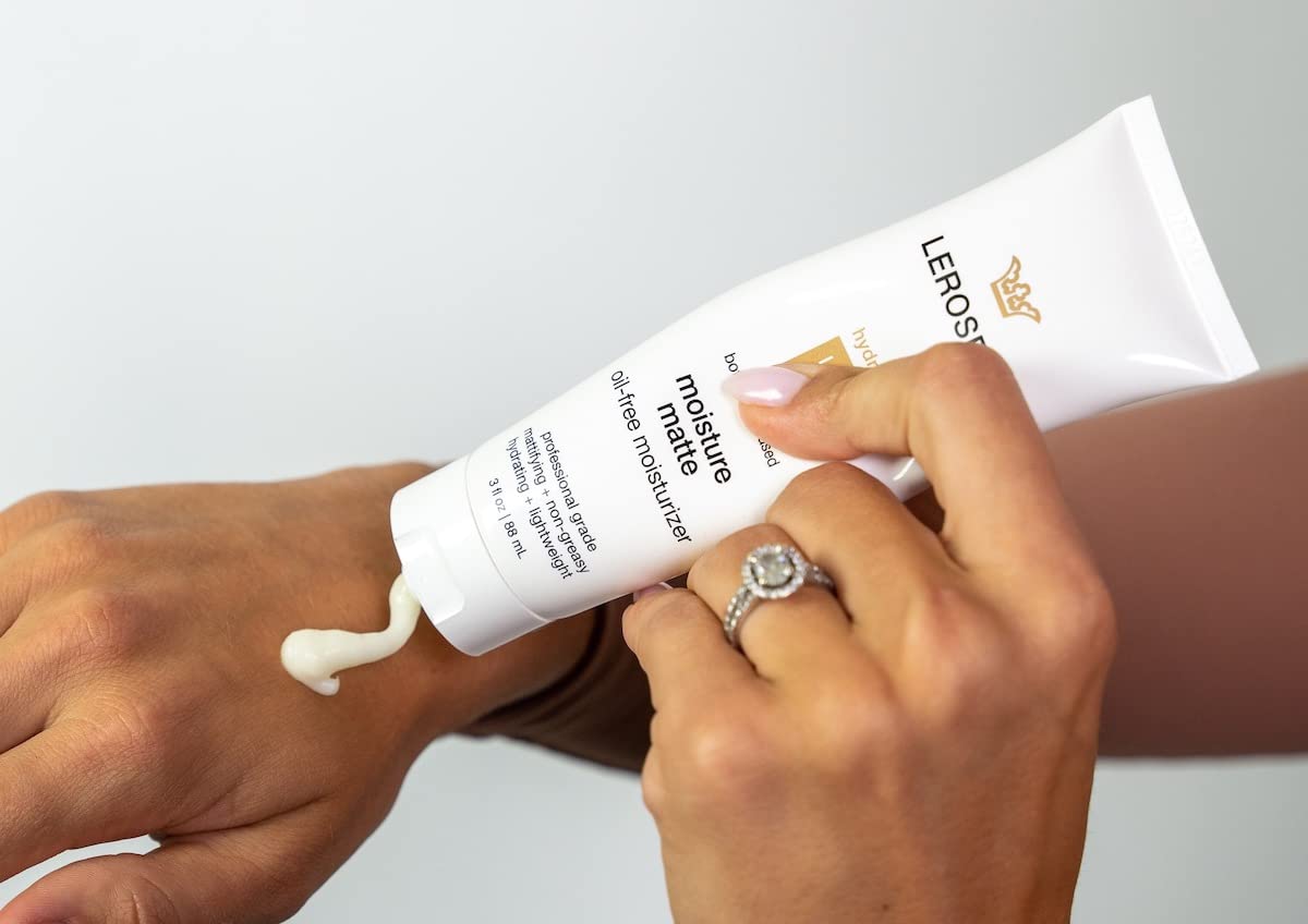 LEROSETT Oil-Free Moisturizer for Oily & Sensitive Skin, Lightweight Matte Hydration, Vegan Moisturizer, Aloe-Based with Vit-B5 + 7 Soothing Herbals, Non-comedogenic, Fragrance Free - 3 oz - Gunilla Of Sweden Official Product View 5