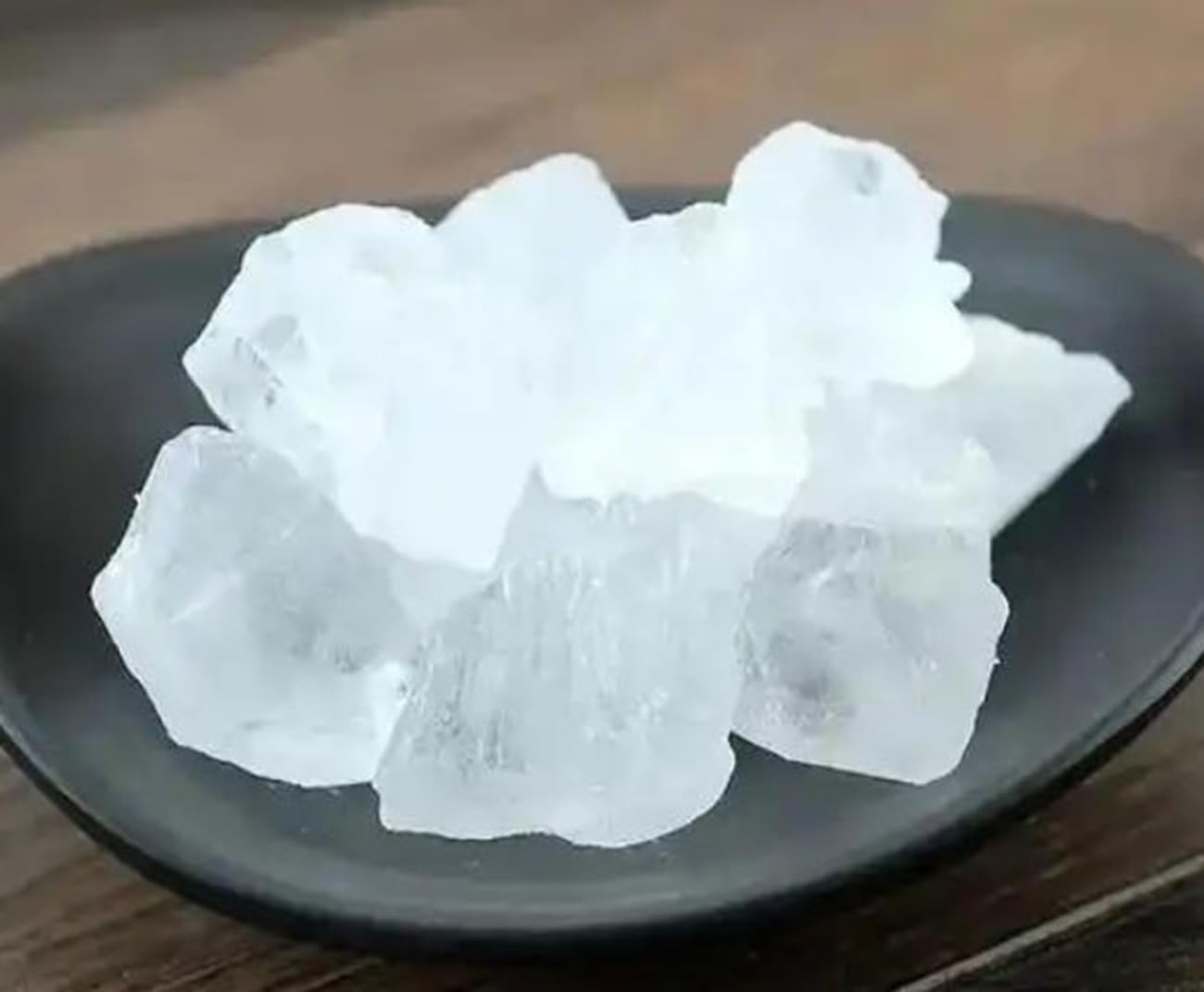 Natural alum stone for face and shaving, potassium alum crystal rock from HOLEVINT, used for skin care and intimate washes.