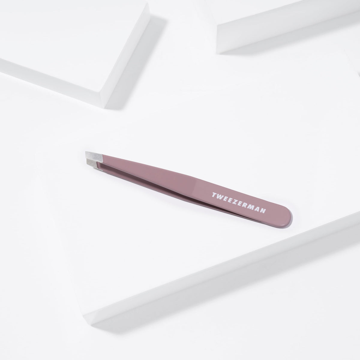 Tweezerman Slant Tweezer Tweezerman Tweezers for Eyebrows - Tweezerman Official Imagery - 7