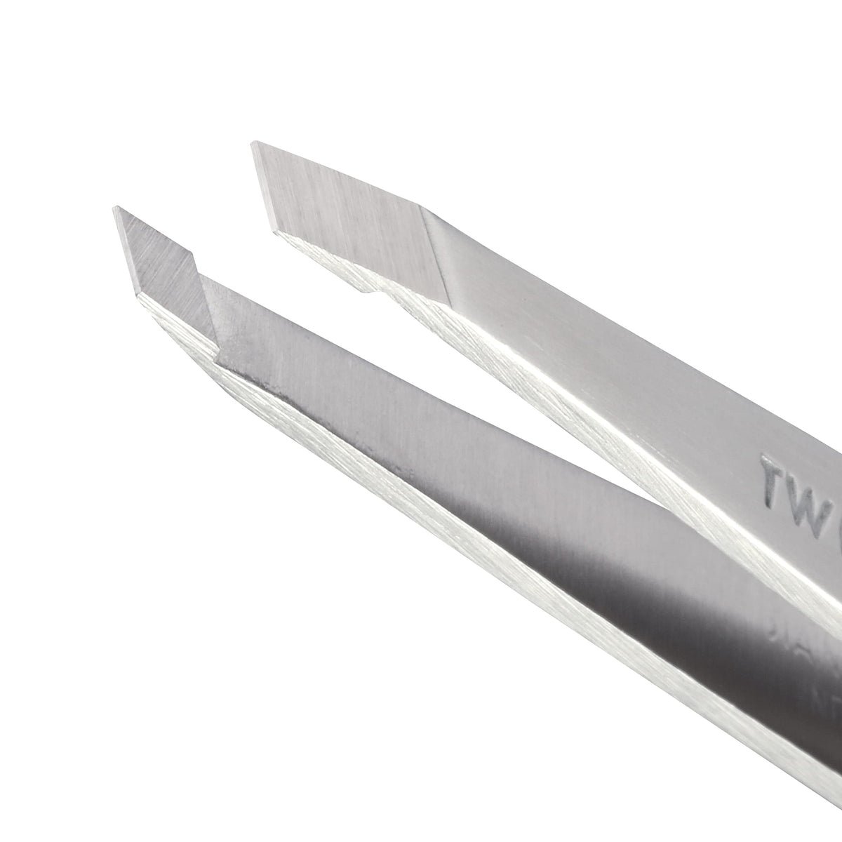 Tweezerman Stainless Steel Slant Tweezer for Eyebrows Silver - Tweezerman Official Imagery - 6