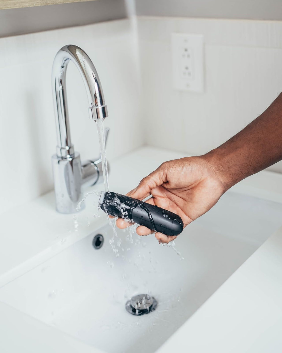Self Cut System Electric Pubic Hair Trimmer for Men - Self-Cut System Official Imagery - 4
