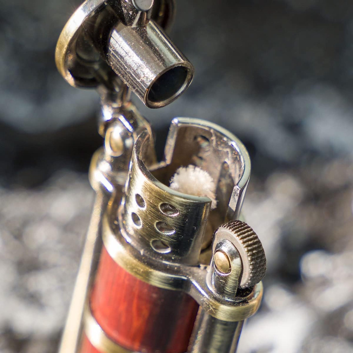 RUIXI Rosewood Case antique bronze windproof petrol kerosene lighter with soft flame and cylinder design.
