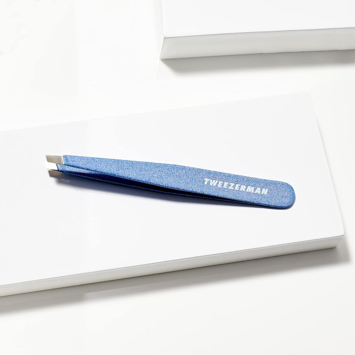 Tweezerman Slant Tweezer Tweezerman Tweezers for Eyebrows - Tweezerman Official Imagery - 7