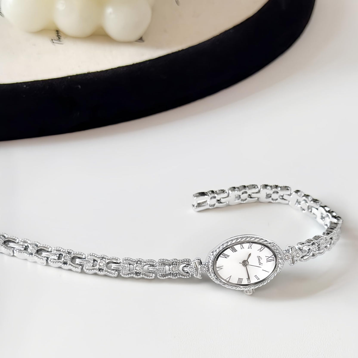 Fashion Vintage Gold Oval Quartz Watches for Women - CARLIEN Official Imagery - 4