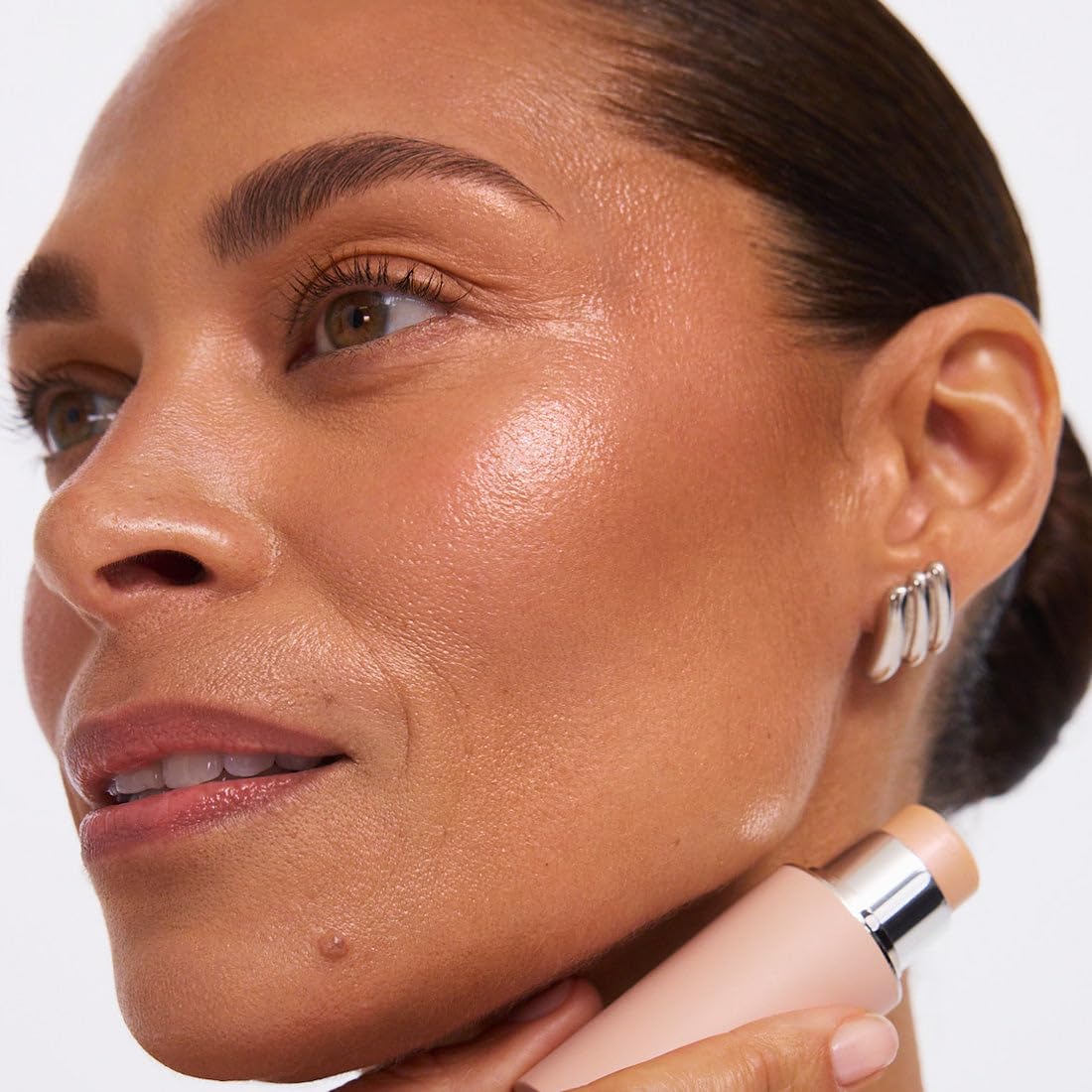 EarthsCure Glow Glaze Highlighter Stick - EarthsCure Official Imagery - 6