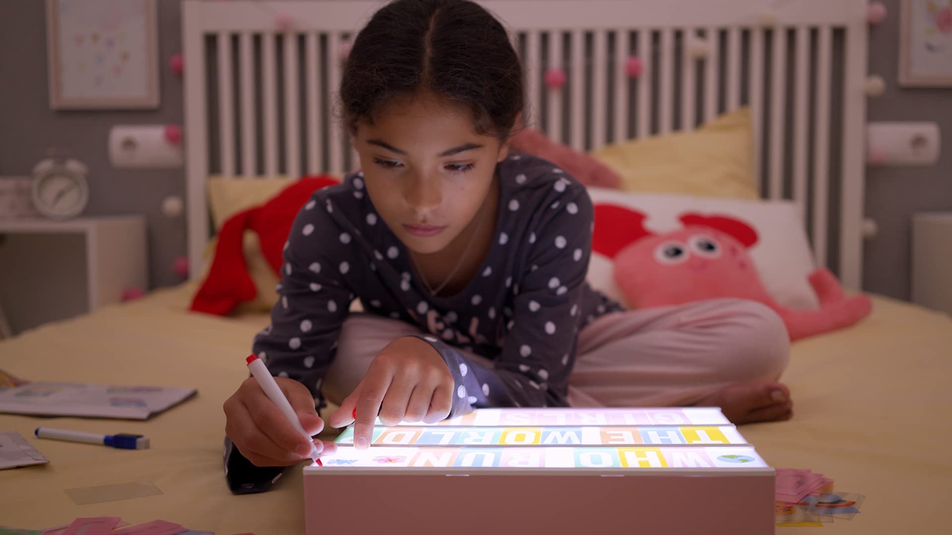 BONNYCO Pink Cinema Light Box with 400 Letters, Emojis, 2 Markers by BONNYCO - Angle View 9