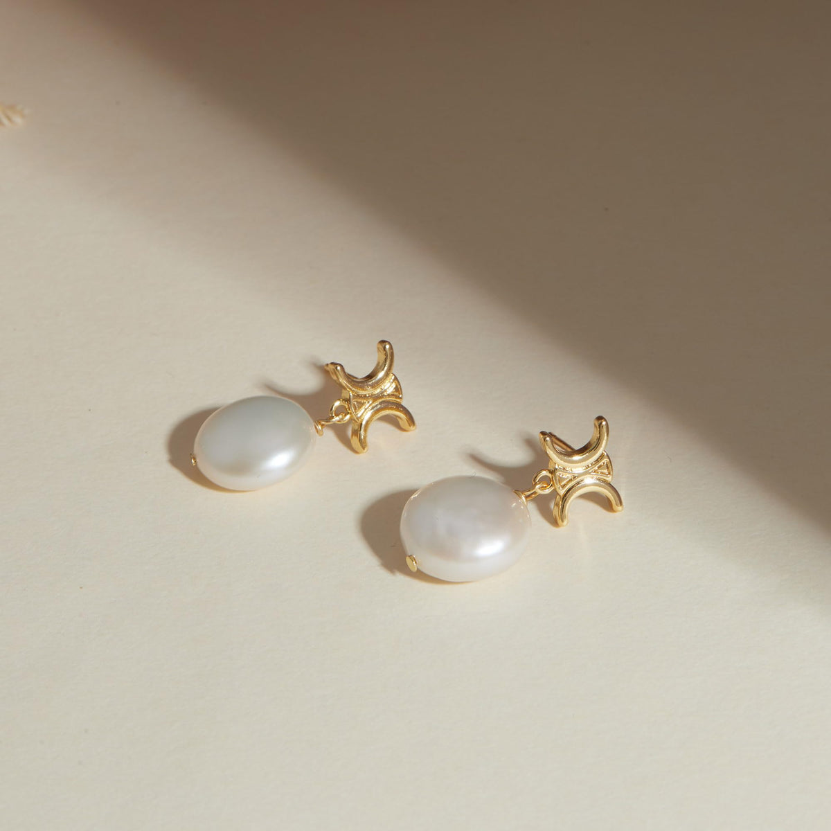 Baroque Pearl Drop Earrings for Women Gold Modern Stud 18K - IDOKAWA Official Imagery - 4