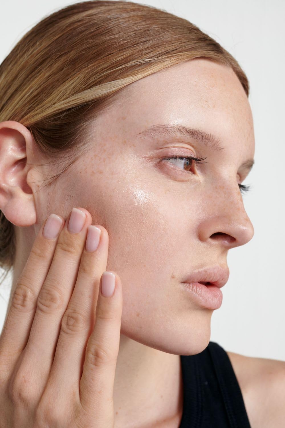 Dr Hauschka Tinted Day Cream 1 Fl Oz - Dr. Hauschka Official Imagery - 6