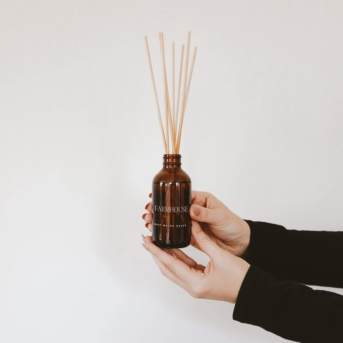 Sweet Water Decor Farmhouse Amber Reed Diffuser Set Fall - Sweet Water Decor Official Imagery - 7
