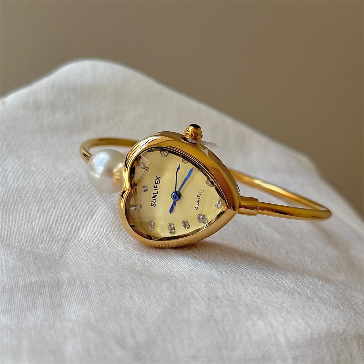 MASTOP Heart Shaped Bracelet Watch for Women Dainty Gold - MASTOP Official Imagery - 5