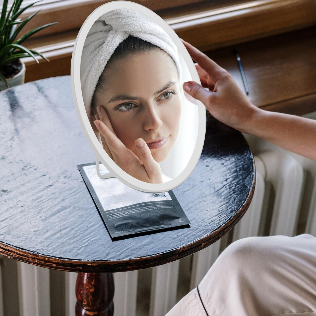 Baluue LED Touch Cosmetic Makeup Mirror White Tabletop LED - Baluue Official Imagery - 5