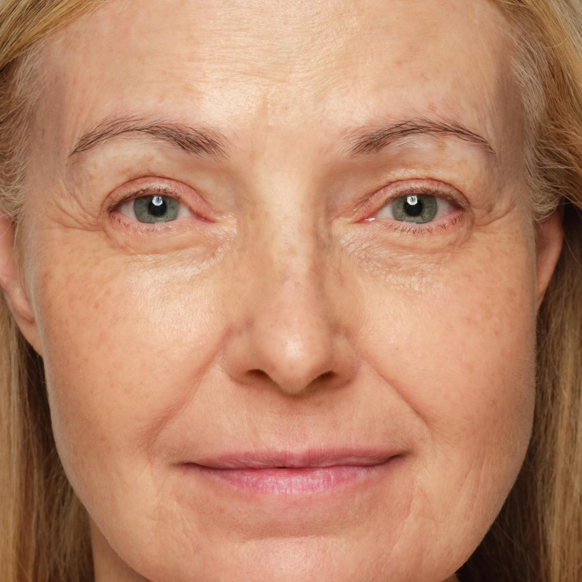 Chantecaille Future Skin Gel Foundation Lightweight - Premium Selection Official Imagery - 4