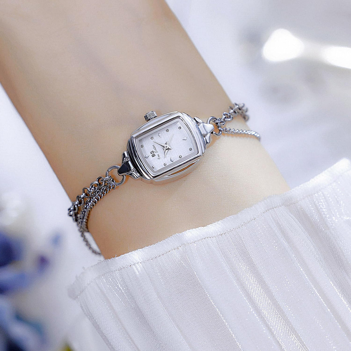 FANMIS Women Classic Vintage Bangle Style Watch Dainty Small - FANMIS Official Imagery - 3