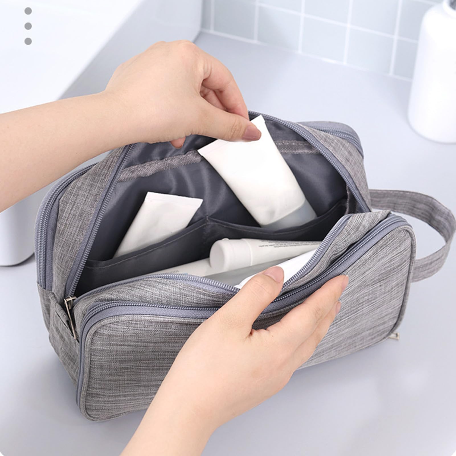 Gucagle cosmetic case toiletry bag with dry and wet compartments, lightweight polyester travel organizer for cosmetics and toiletries.