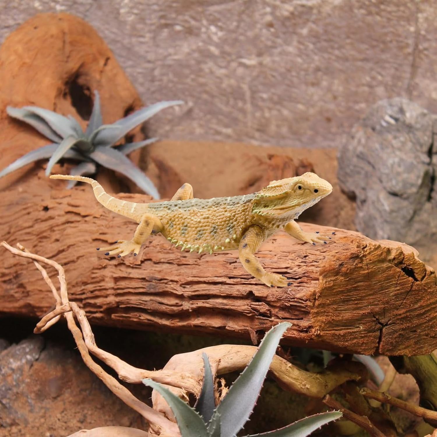 Plastic lizard figurine toy by Rismise, realistic model of a lizard animal for collection or decoration.