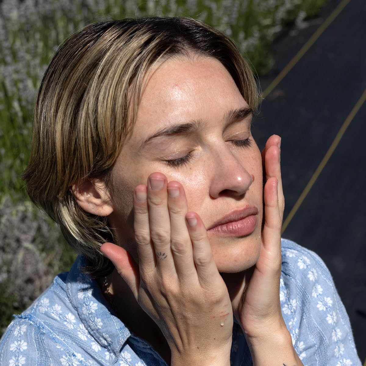 evanhealy Rosehip Calming Serum - Blue Skin Care Line with Organic Whole - evanhealy Official Product View 6