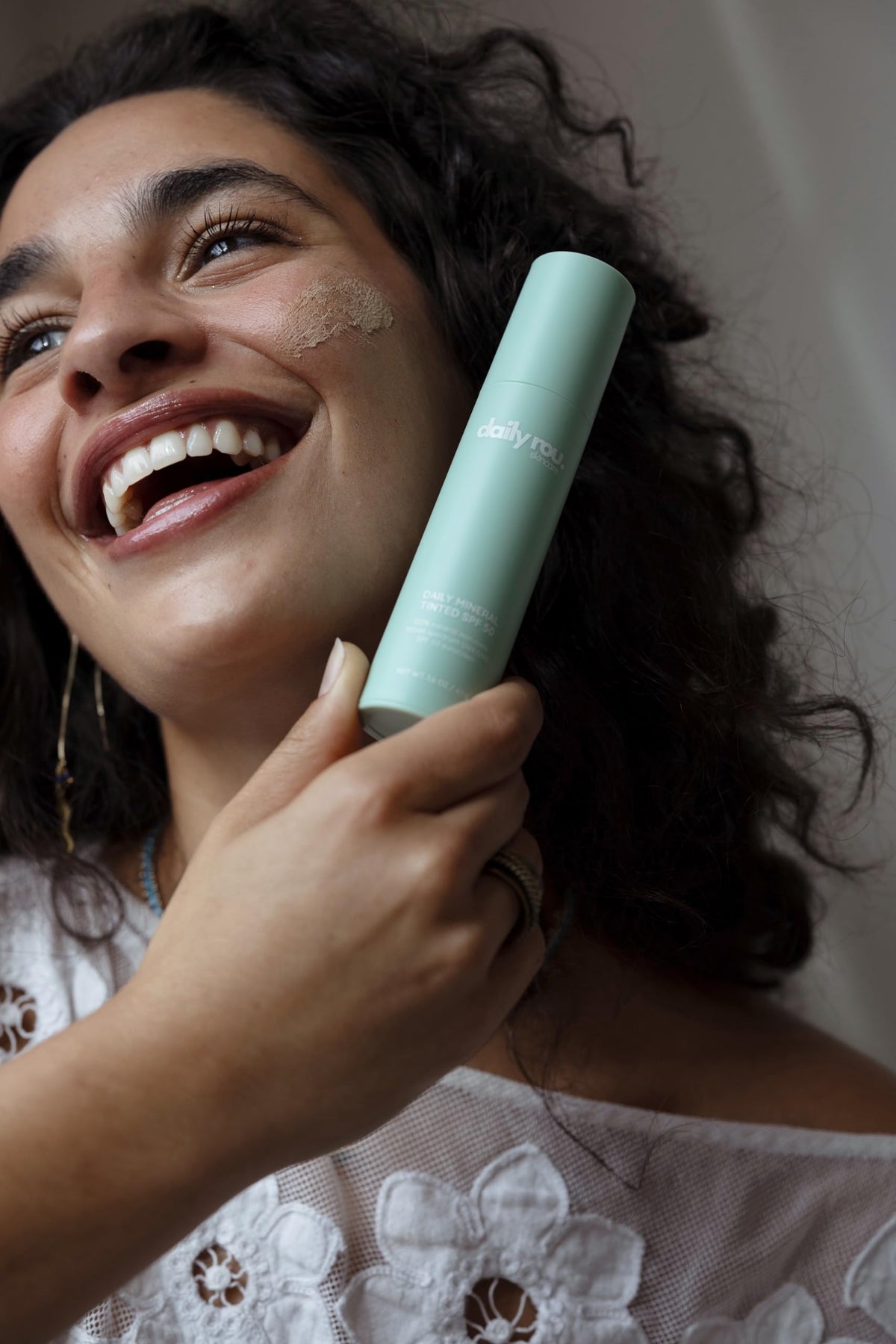 DailyRou Daily Mineral Skincare Hydrating Brightening Face - Daily Rou Official Imagery - 6