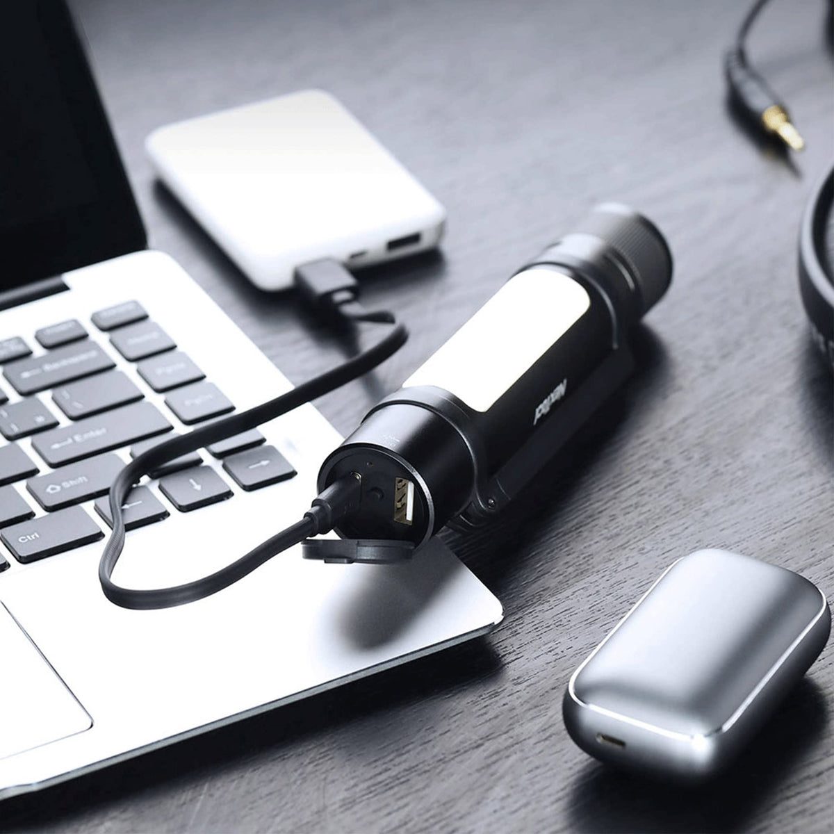 KSIX High Power LED Flashlight 1000 Lumens 6 in 1 Design - KSIX smart your tech Official Imagery - 6