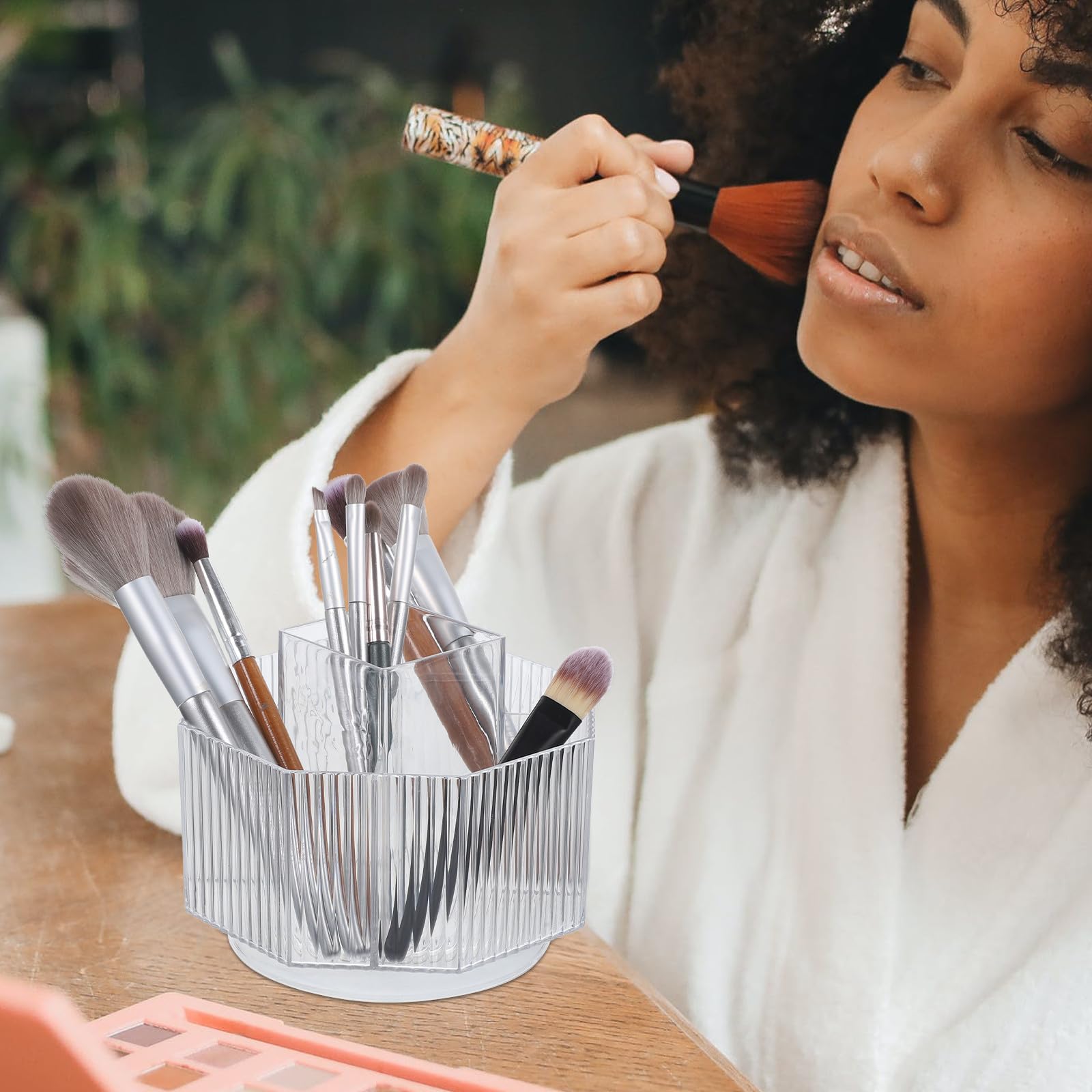 VILLCASE rotating makeup brush storage caddy with lid, 360° swivel compartments for cosmetics, brushes, and eyebrow pencils.