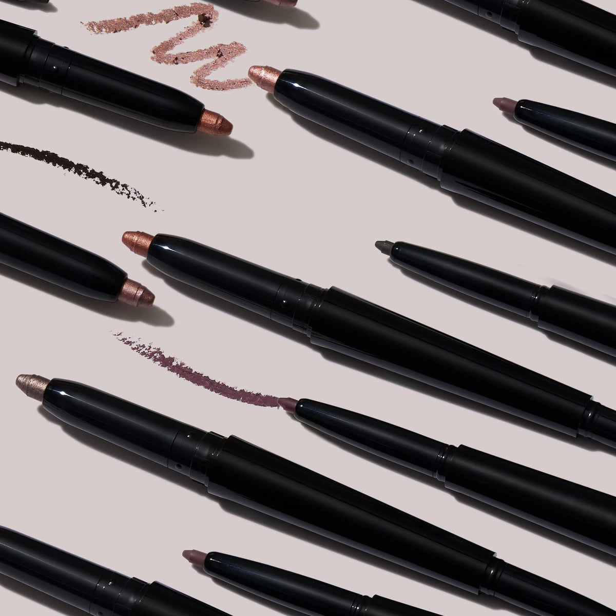 LAURA GELLER Swipe n Line Eyeshadow liner Smokey Purple Rich - LAURA GELLER NEW YORK Official Imagery - 8
