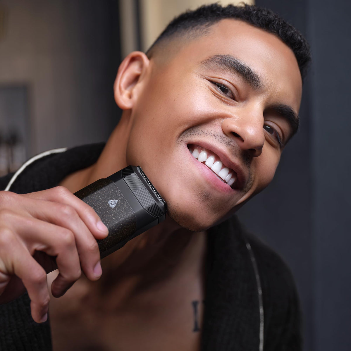 MANSCAPED The Handyman Compact Face Shaver Portable Men s - MANSCAPED Official Imagery - 4