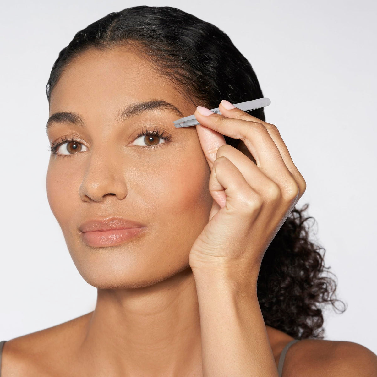 Tweezerman Petite Tweeze Set for Eyebrows with Travel Case - Tweezerman Official Imagery - 7