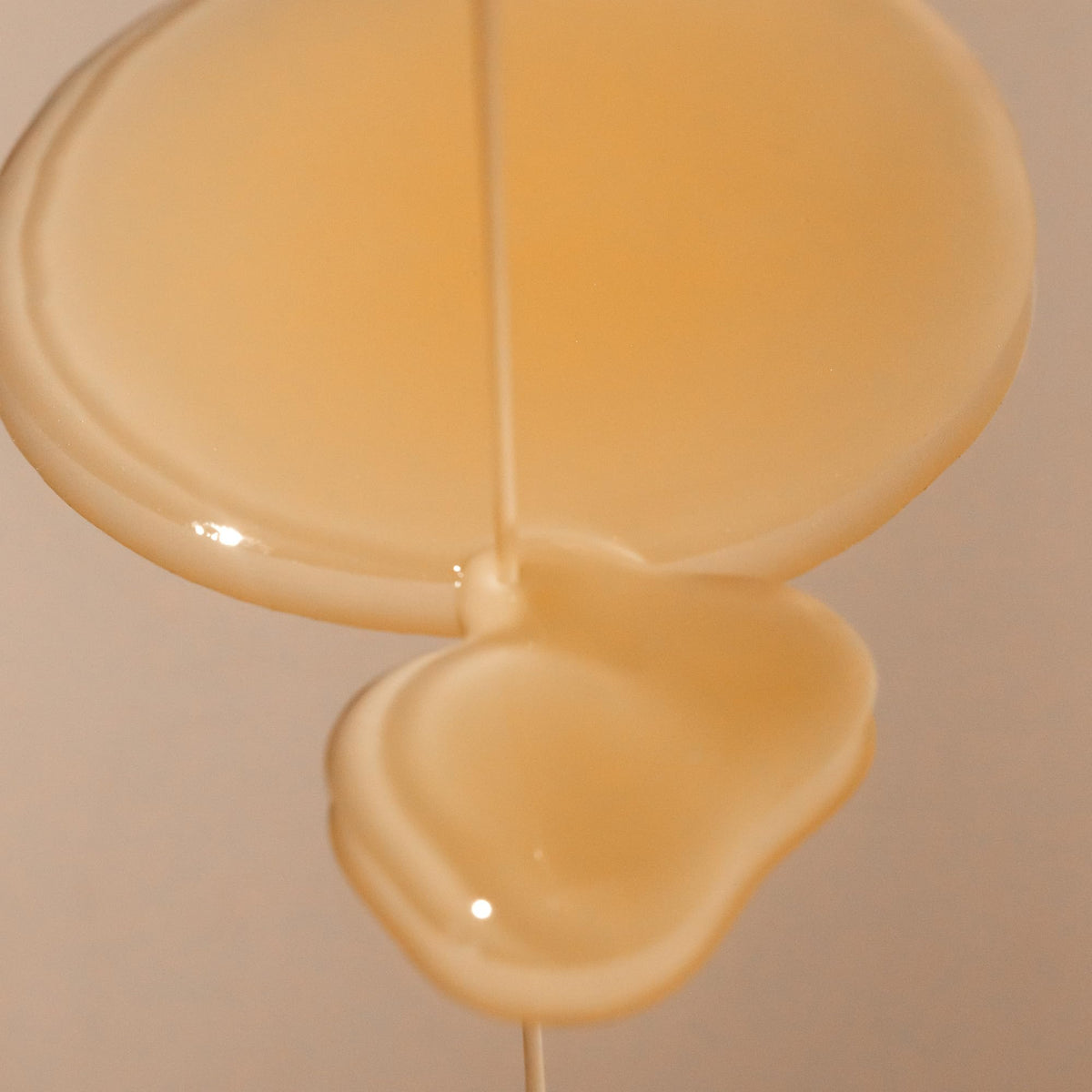 Summer Fridays CC Me Face Serum with Vitamin C Niacinamide - Summer Fridays Official Imagery - 4