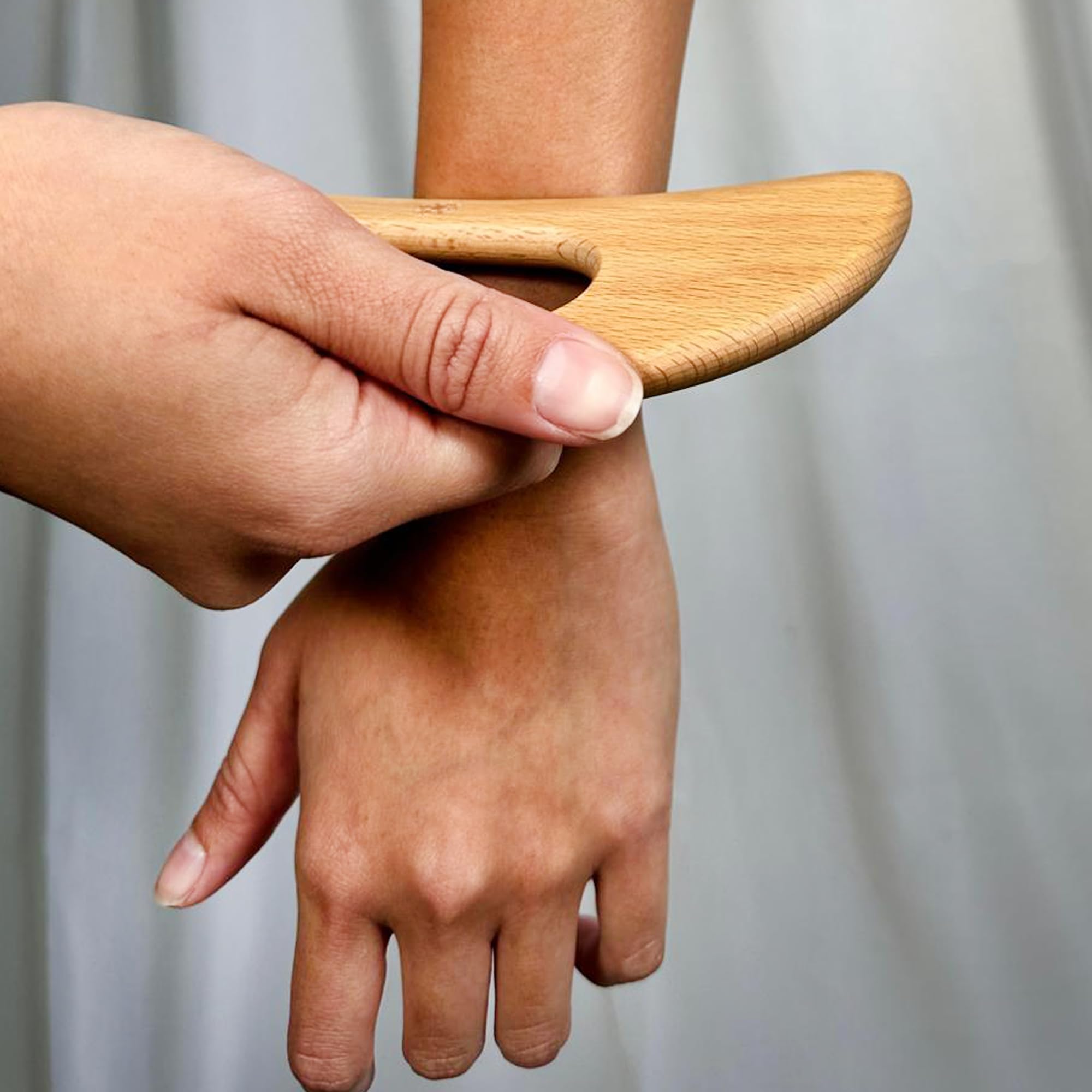 Gua Sha Essentials: Gua Sha Jade Facial Tool + Wooden Body Gua - DAILY CONCEPTS
