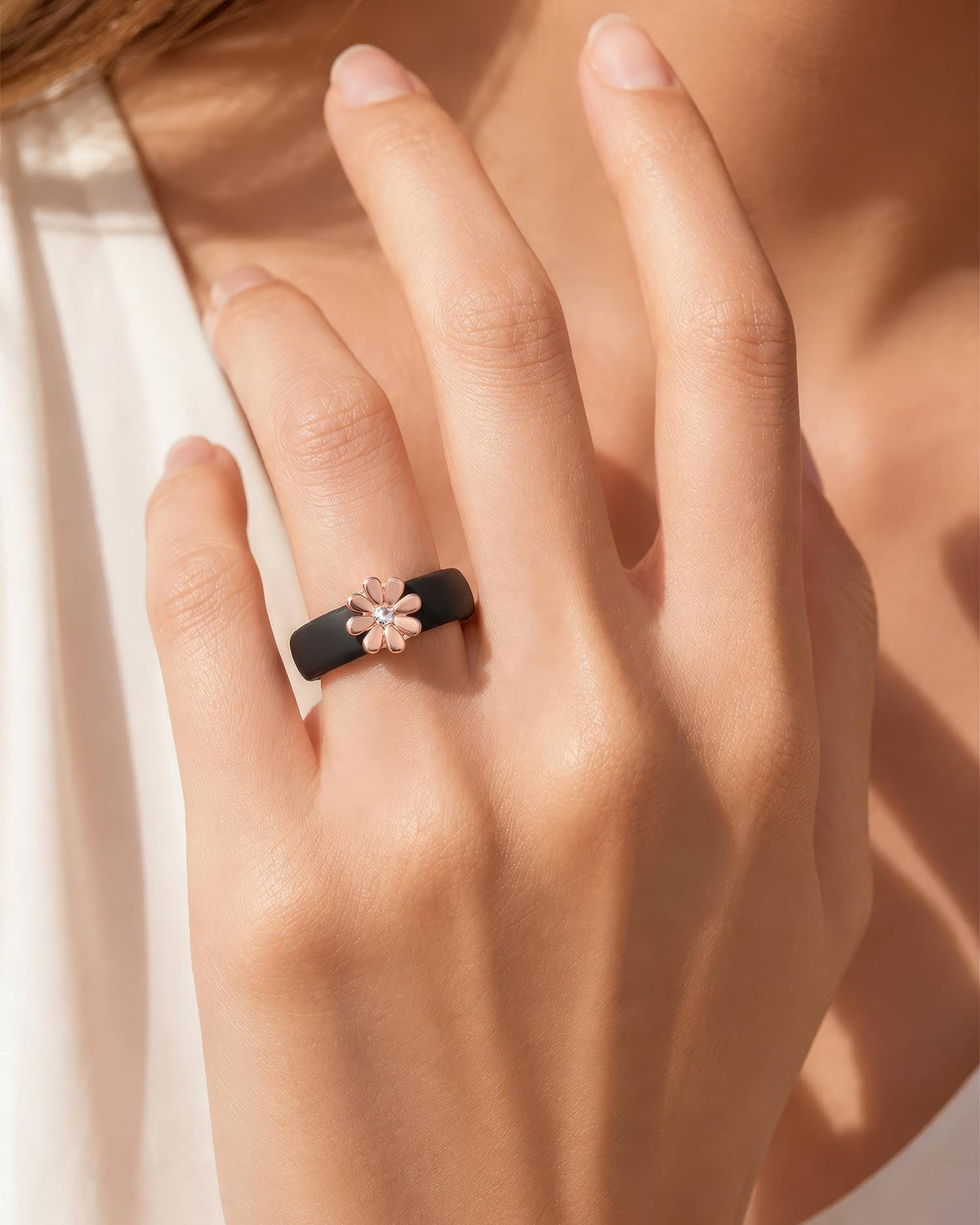 Egnaro Silicone Ring for Women with Copper Alloy Daisy - Egnaro Official Imagery - 3