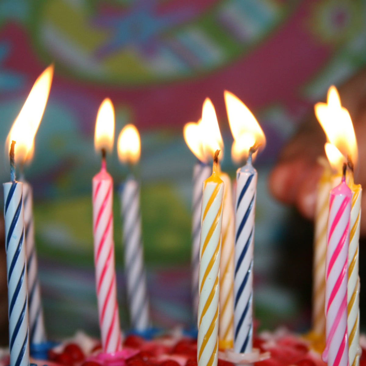 BEST PARTY EVER Quick Light Chain Reaction Bithday Cake - BEST PARTY EVER! Official Imagery - 6