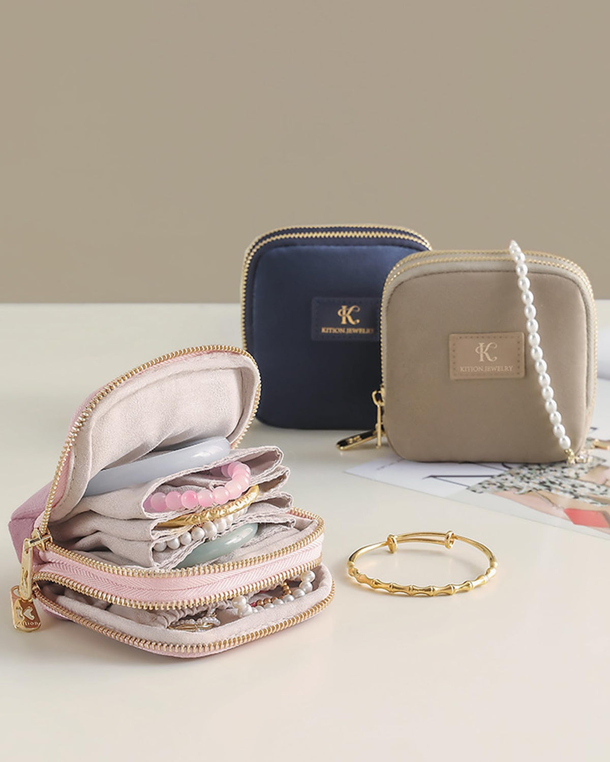 WOOMADA Velvet Travel Jewelry Organizer Case - WOOMADA Official Imagery - 3
