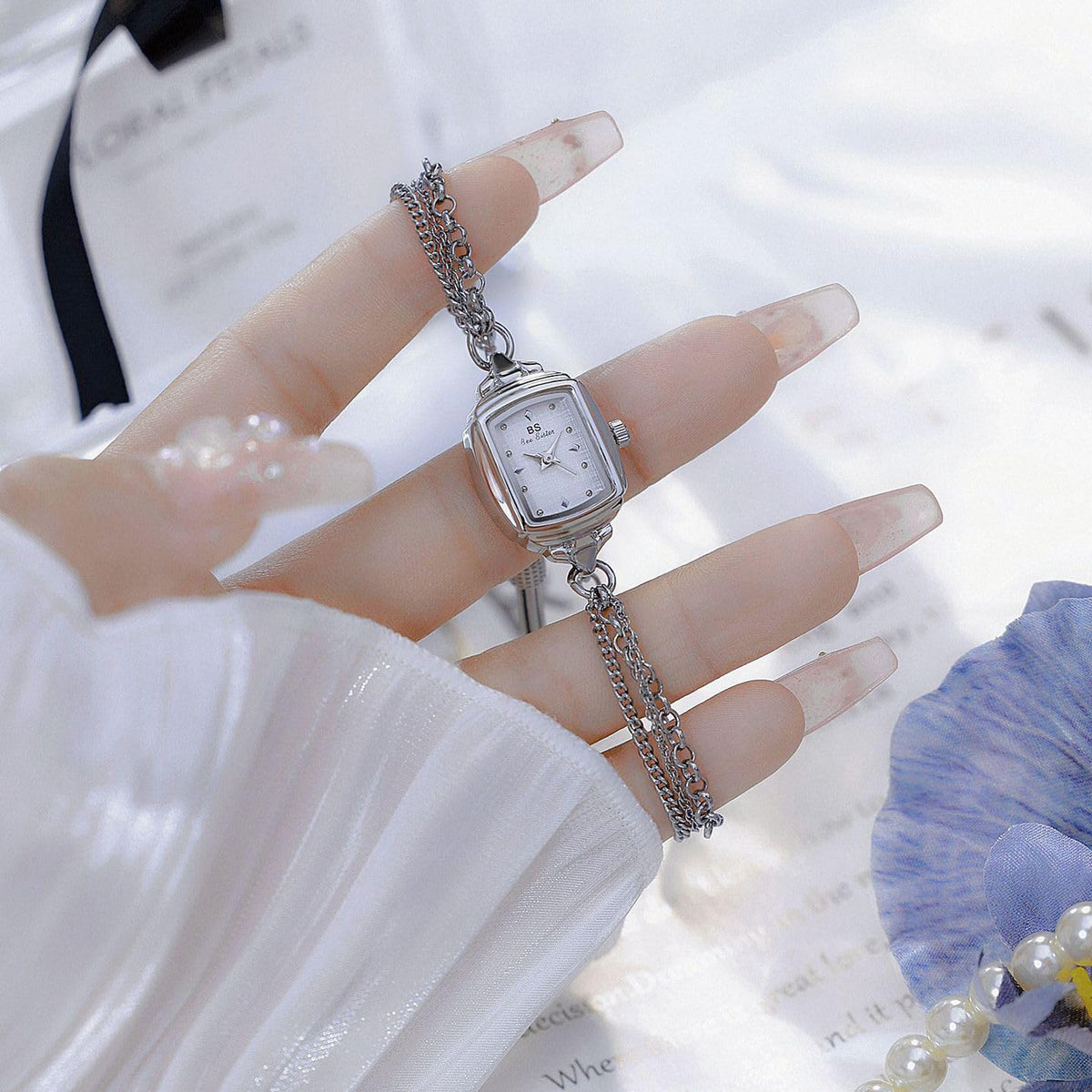 FANMIS Women Classic Vintage Bangle Style Watch Dainty Small - FANMIS Official Imagery - 5