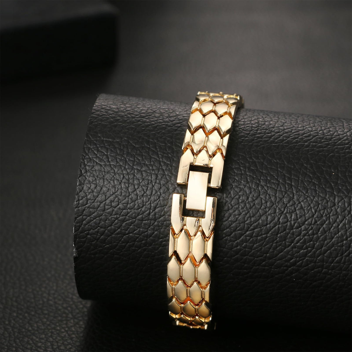 JewelryWe Women Snake Scale Bracelet Watch Removable Link - JewelryWe Official Imagery - 6