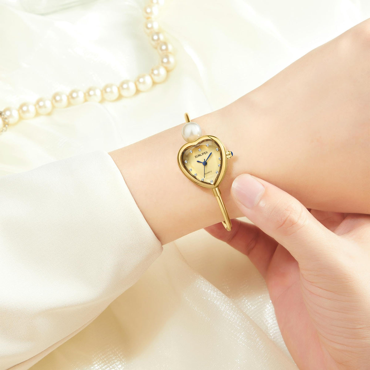 MASTOP Heart Shaped Bracelet Watch for Women Dainty Gold - MASTOP Official Imagery - 4