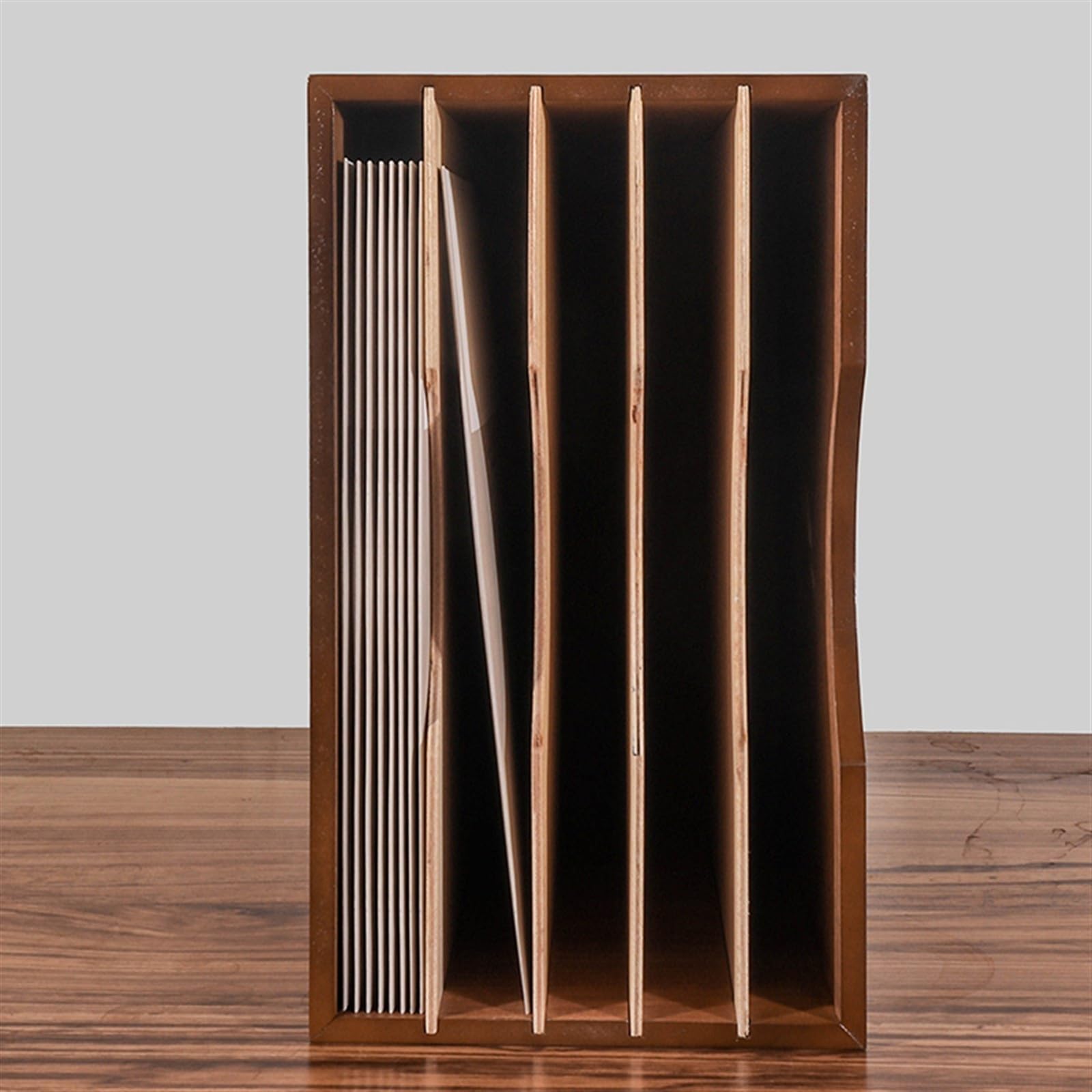 Oak vinyl record storage rack holding up to 40 records with removable partition, designed by LICONG-2019 for CD and vinyl storage.