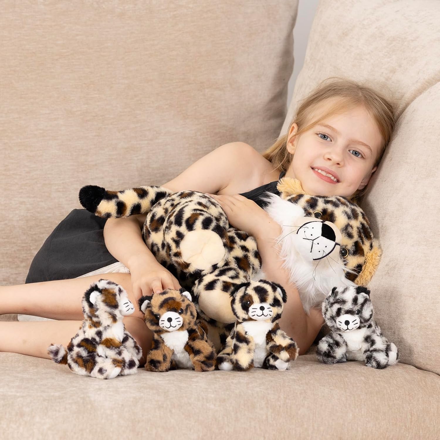 MorisMos 5-piece cheetah stuffed animal set featuring a 14-inch cheetah mommy and four baby cheetahs, soft plush toys.