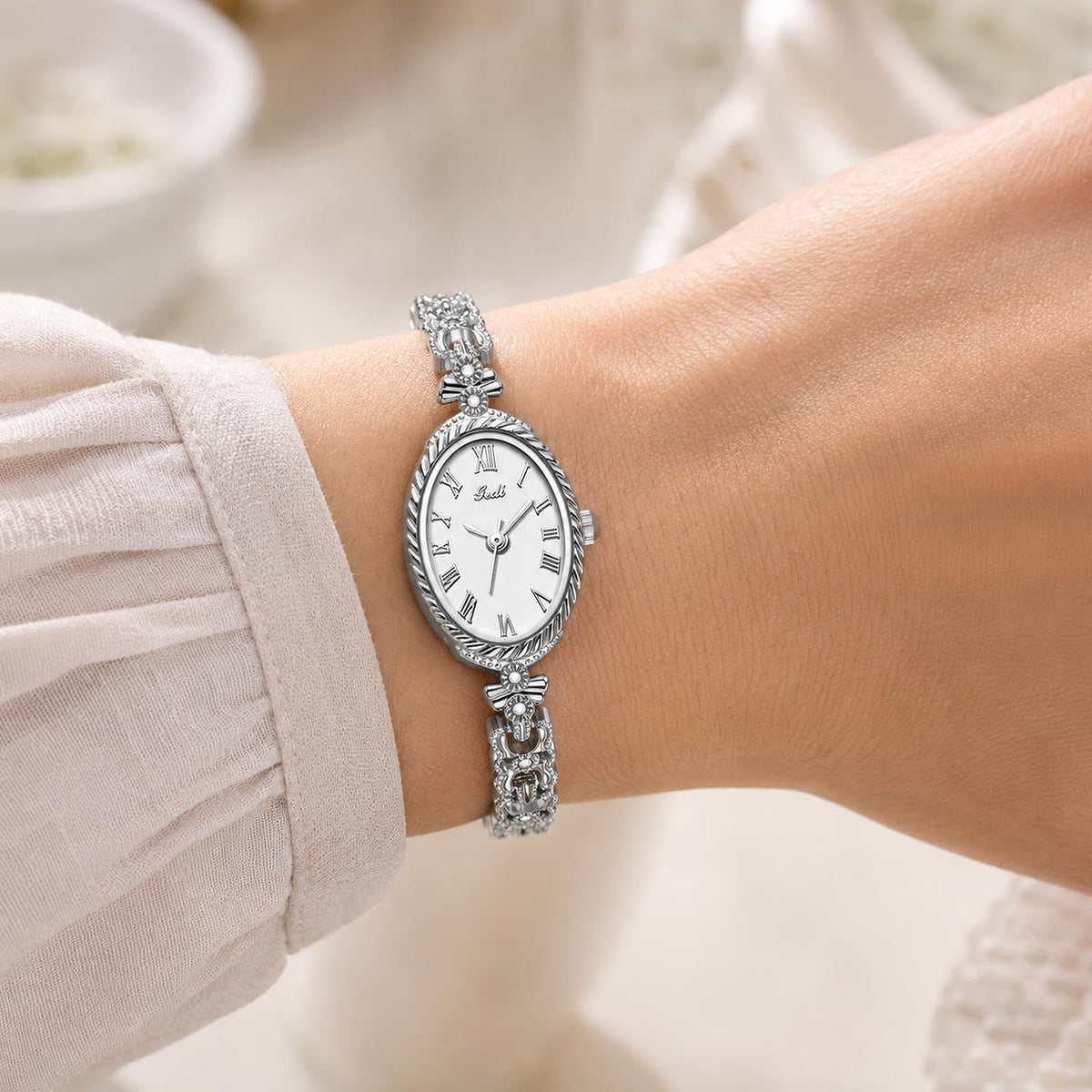 Fashion Vintage Gold Oval Quartz Watches for Women - CARLIEN Official Imagery - 5