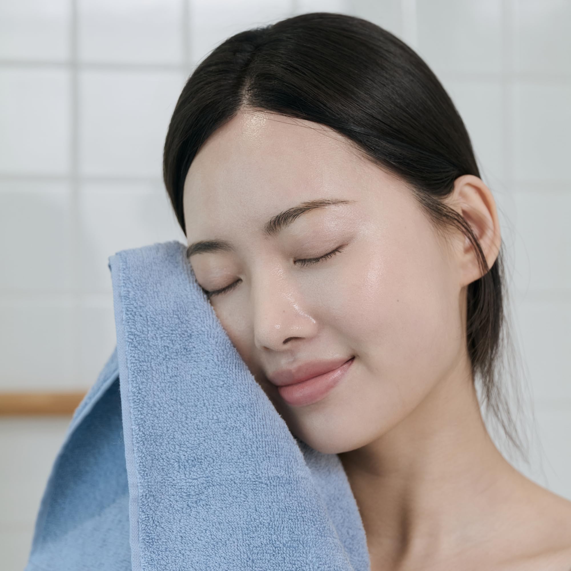 NUNA Hydra Volcanic Ash Facial Foam Cleanser - NUNA