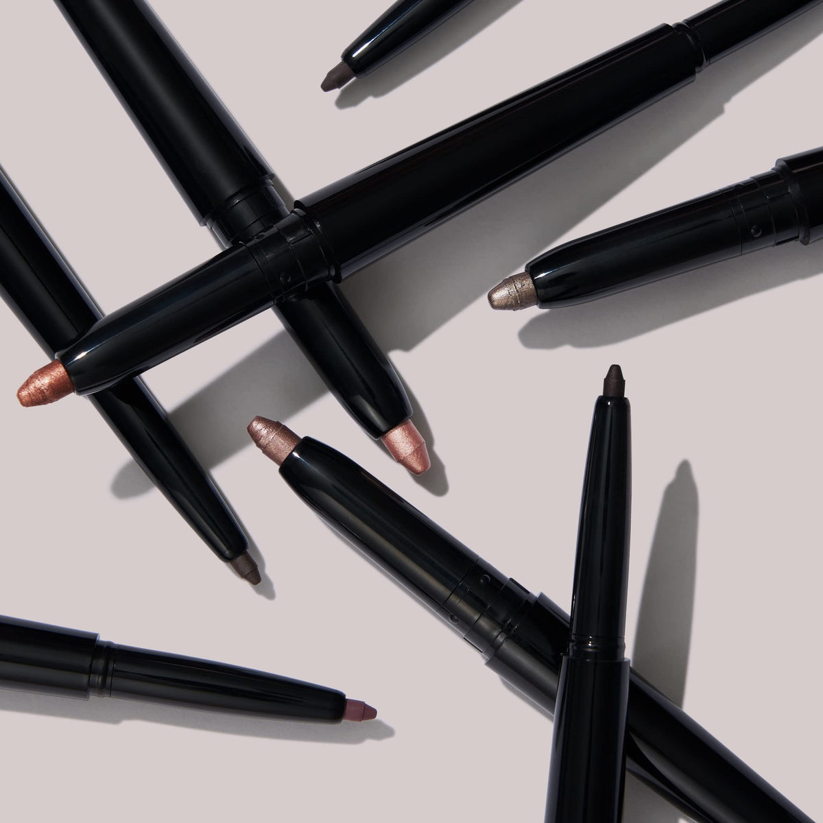 LAURA GELLER Swipe n Line Eyeshadow liner Smokey Purple Rich - LAURA GELLER NEW YORK Official Imagery - 7