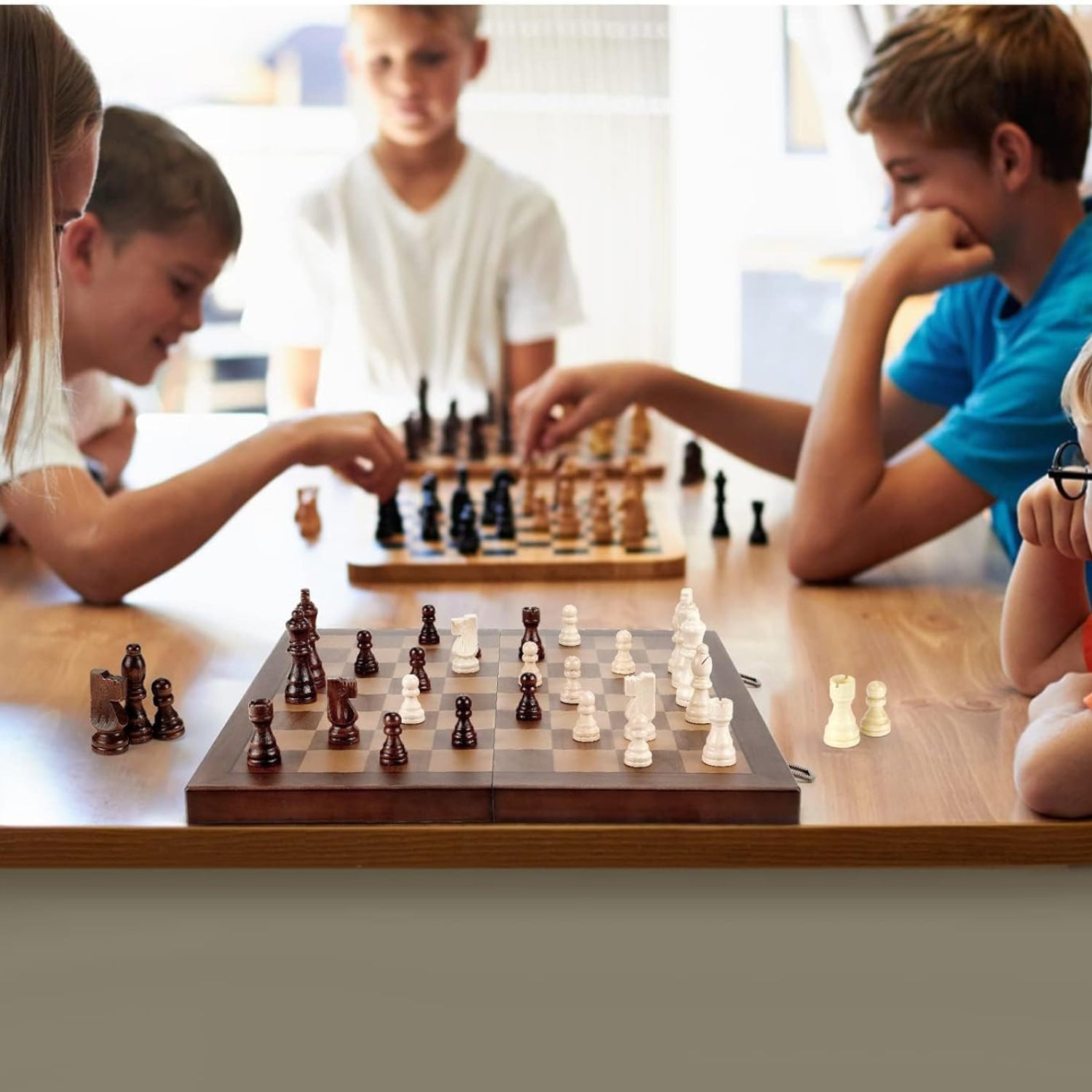 Magnetic wooden chess set with handmade pieces and a 15-inch chessboard, designed for adults and kids by Hurdaos.