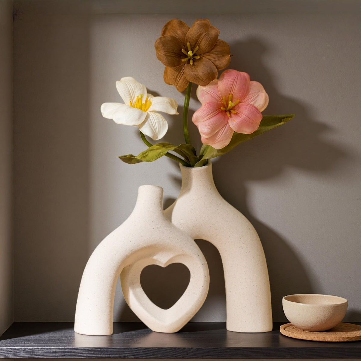 Liotww Hug Donut Decorative Vase Modern Nordic Boho Style - Liotww Official Imagery - 6