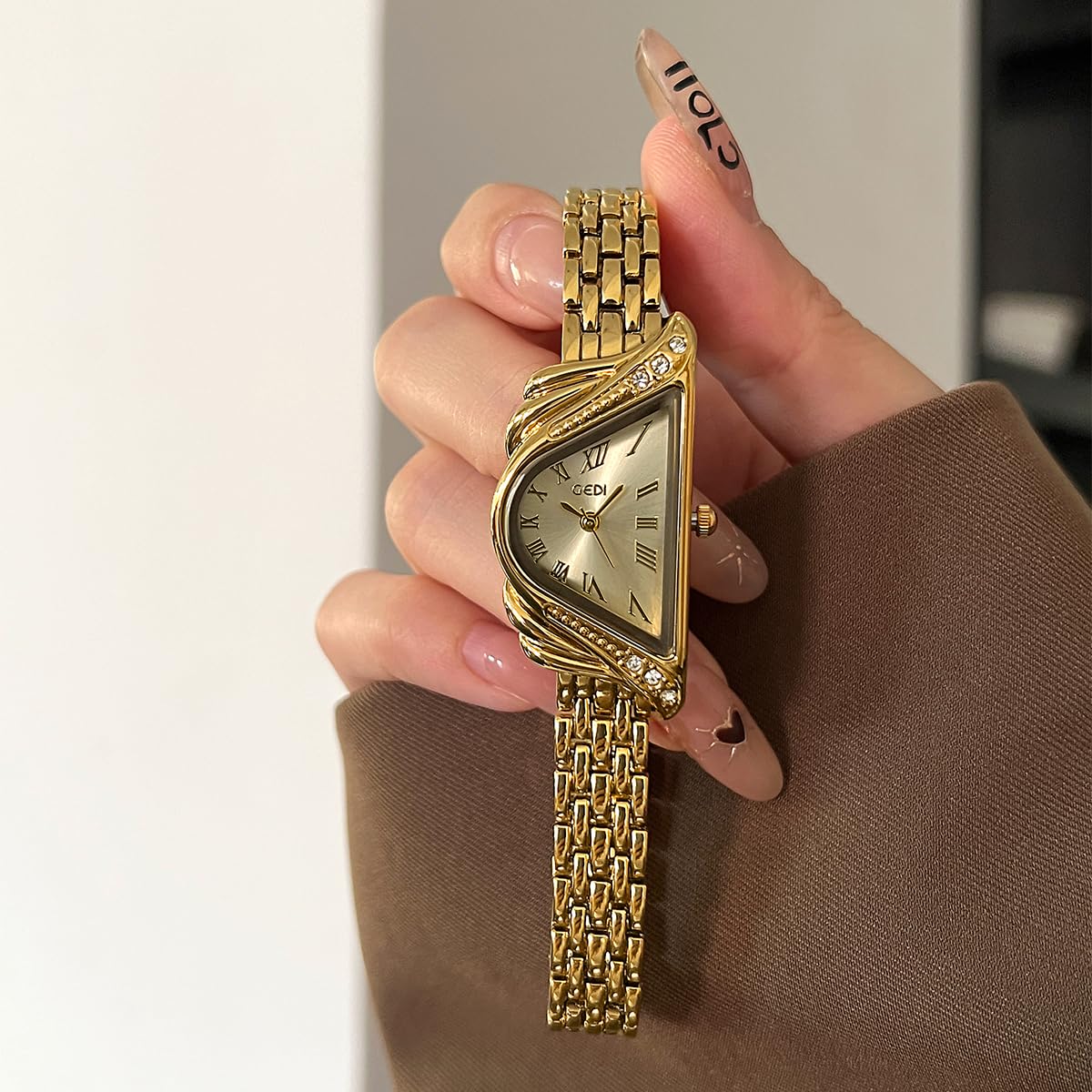 Gosasa Unique Womens Triangle Dial Watch Elegant Bracelet - Gosasa Official Imagery - 8