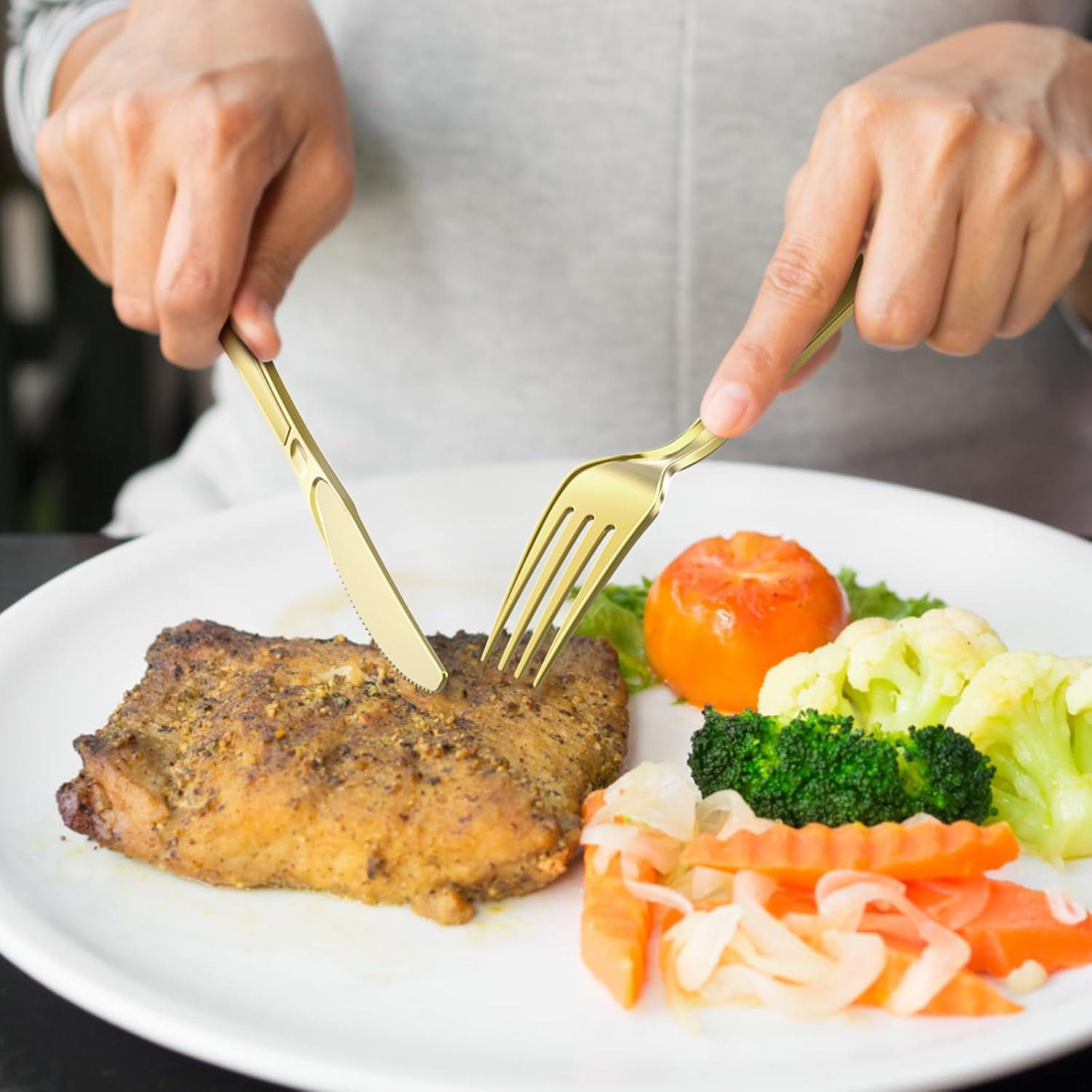 Pack of 360 Dealusy heavy-duty gold plastic forks, BPA-free disposable utensils for parties and events, sturdy and elegant.
