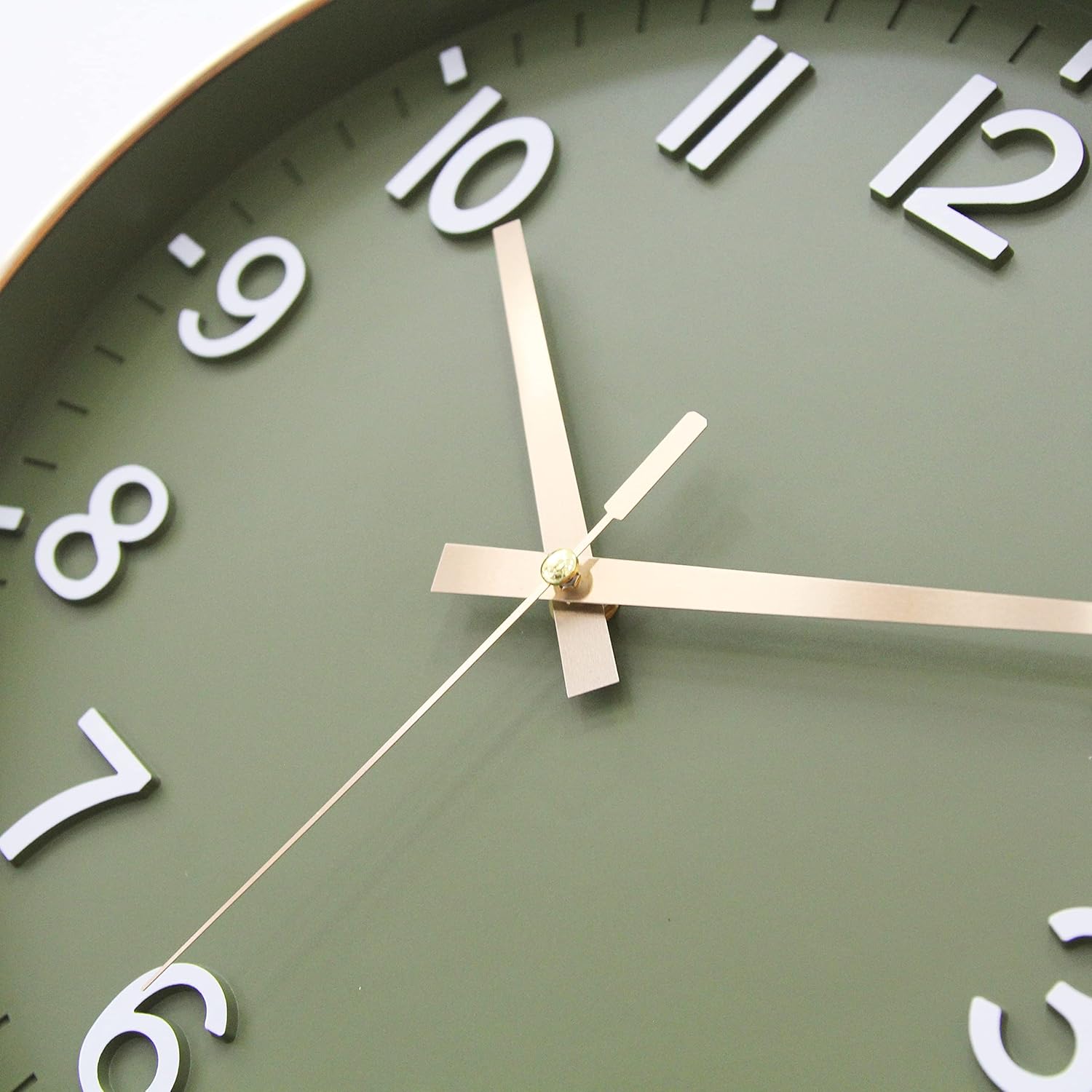 HZDHCLH 12-inch battery-operated wall clock with silent, non-ticking mechanism and modern design for home or office decor.