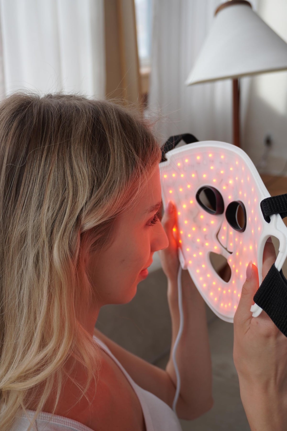 Silk n FM 02 LED Face Mask 100 - Silk'n Official Imagery - 4