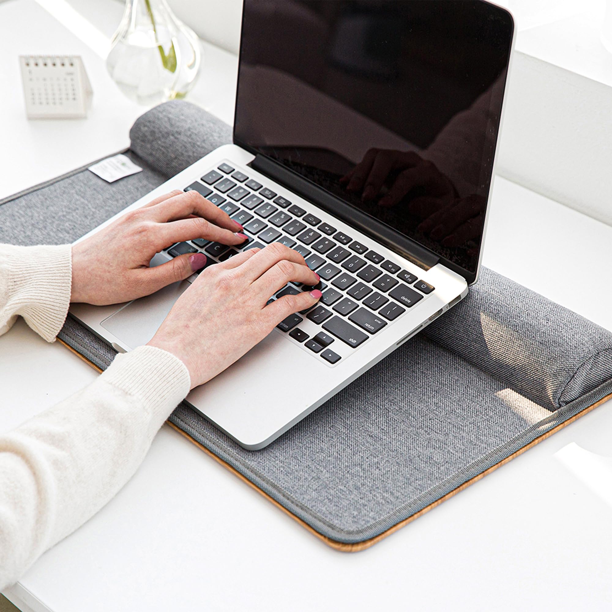 ergomi Lap Desk with Soft Cushion and Wrist Rest – Portable Laptop Desk for Bed, Couch & Home Office, Removable Mouse Pad & Anti-Slip Strip for 17 inch Laptop (Large, Wood Pattern)