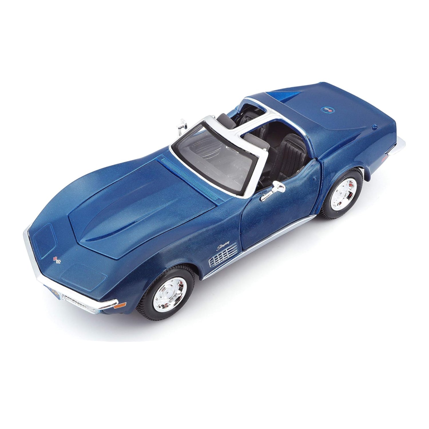 Maisto 1:24 scale blue 1970 Chevrolet Corvette diecast model car with detailed features.